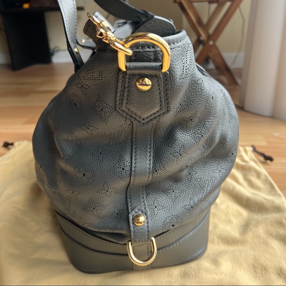 Authentic Louis Vuitton Mahina Stellar GM in Anthracite - Picture 5 of 16